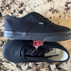 Vans Toddler black lace-up heritage low top